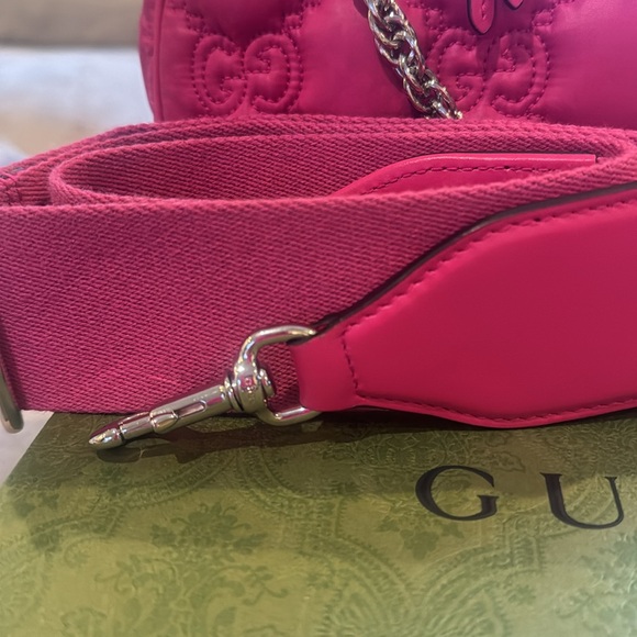 Gucci GG MATELASSÉ SMALL SHOULDER BAG - Picture 6 of 10